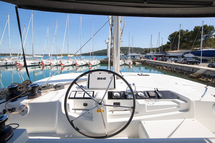 Lagoon 46  | Long Island