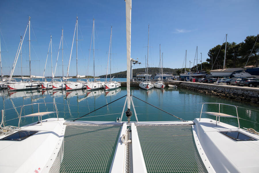 Lagoon 46  | Long Island