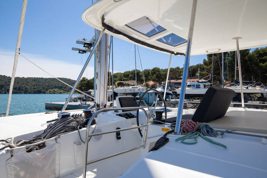 Lagoon 46  | Manta Maris