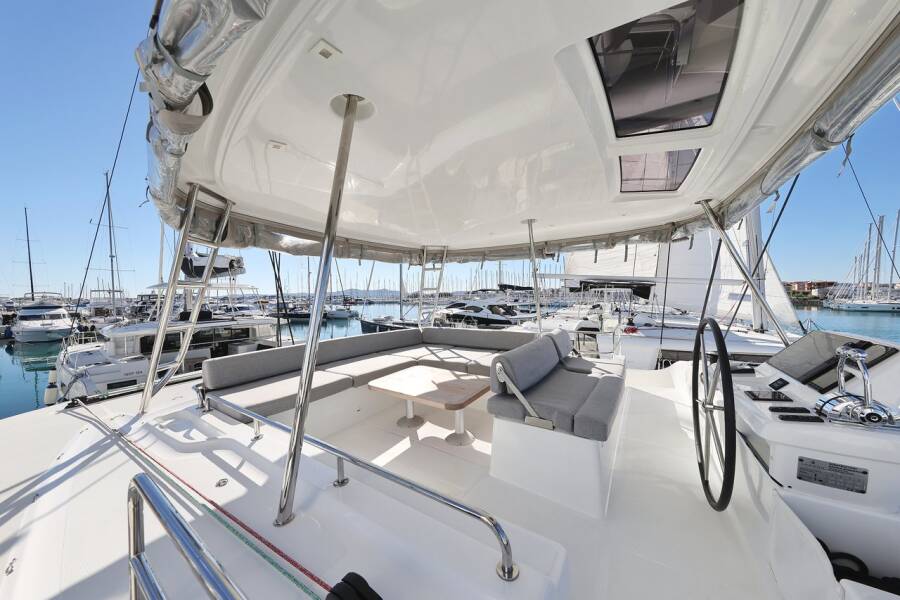 Lagoon 51  | Apolon