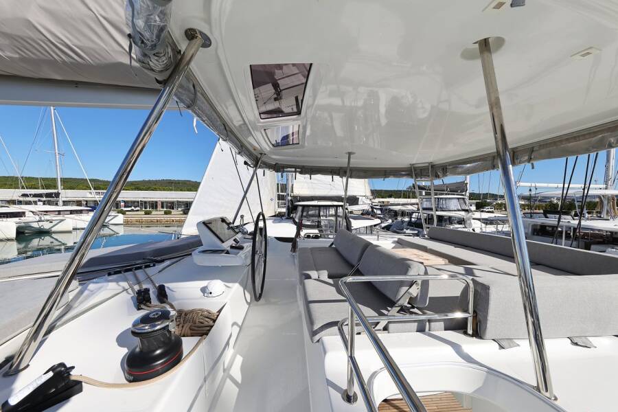 Lagoon 51  | Apolon