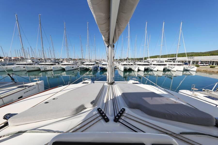 Lagoon 51  | Apolon