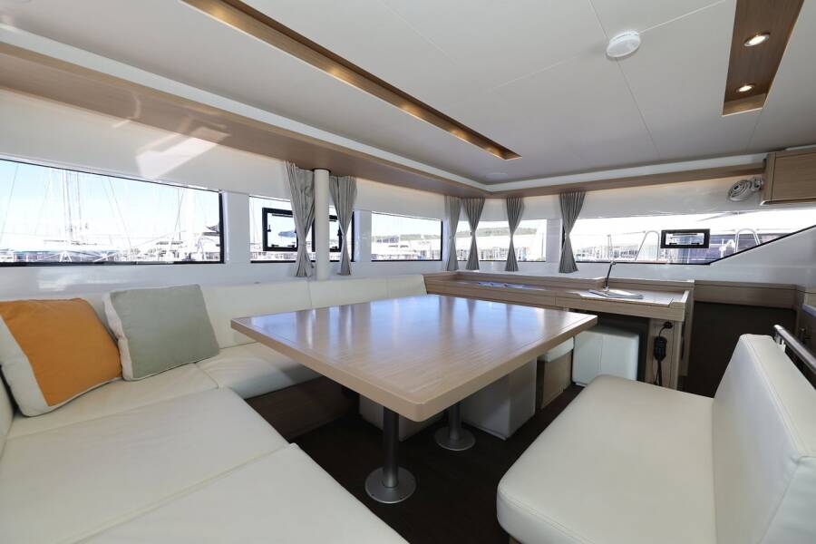 Lagoon 51  | Apolon