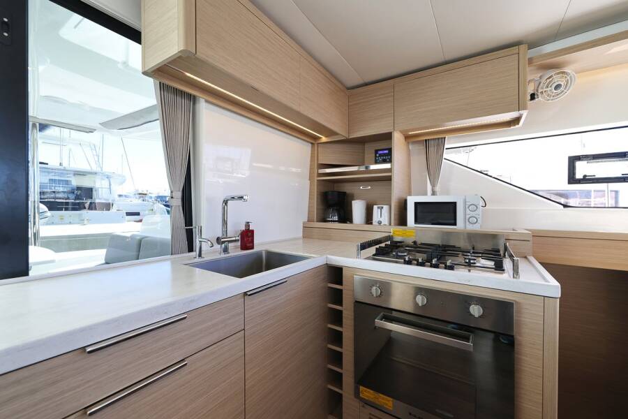 Lagoon 51  | Apolon
