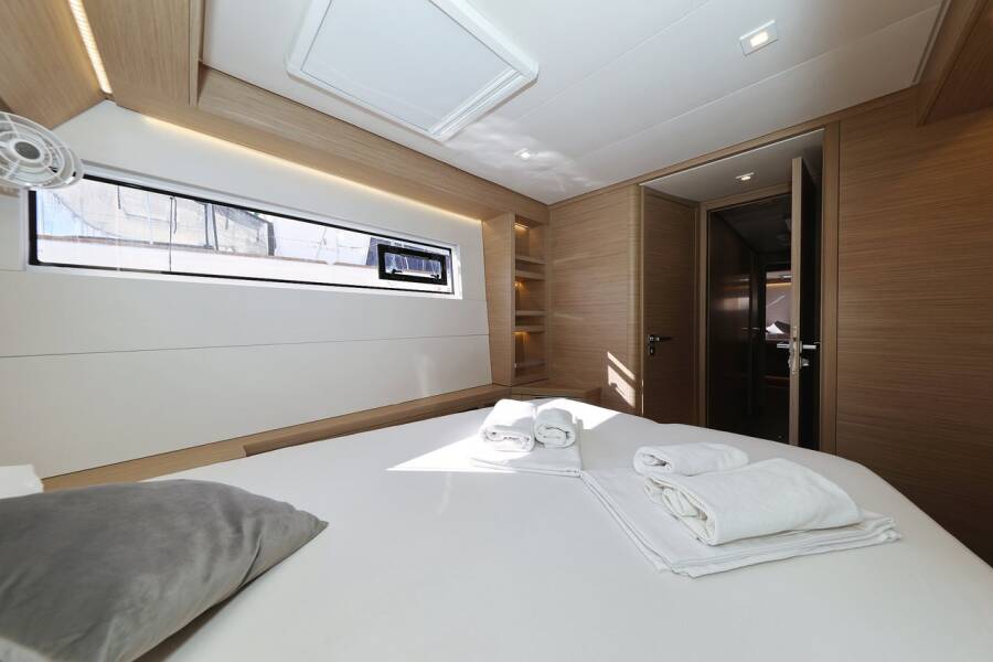 Lagoon 51  | Apolon