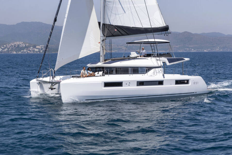 Lagoon 51  | Moonshadow