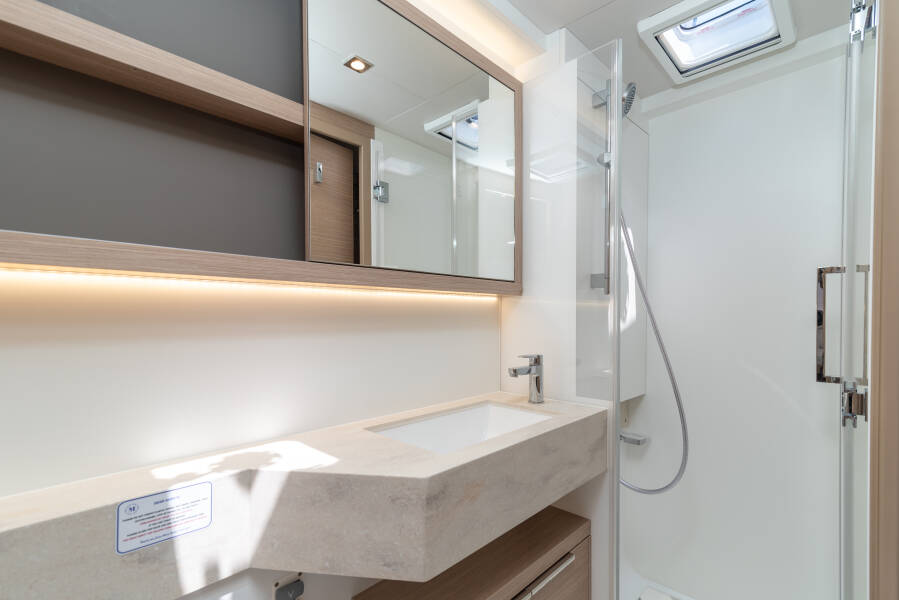 Lagoon 51 | Moonshadow