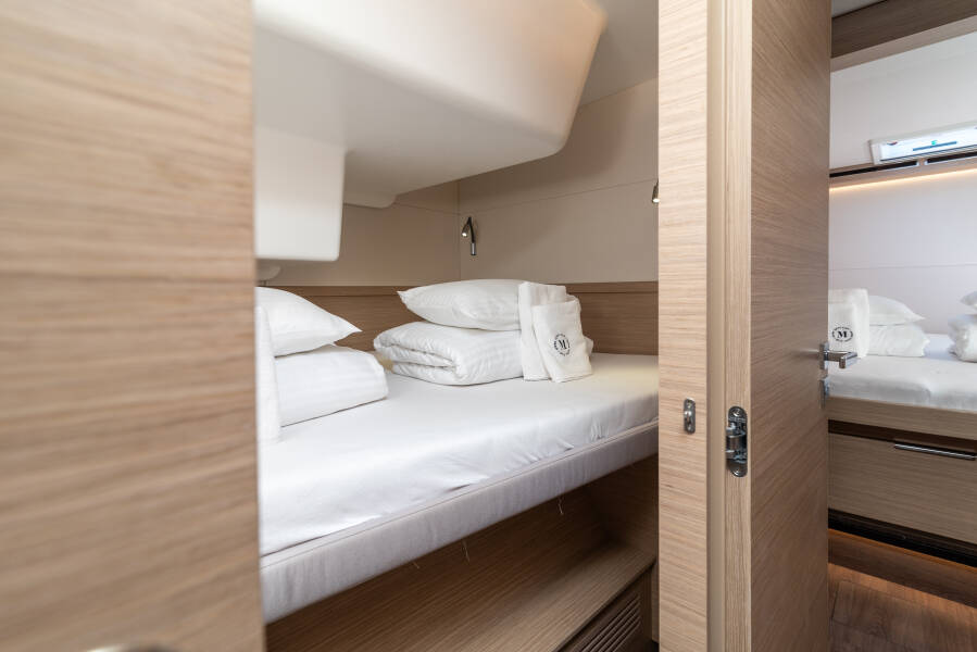 Lagoon 51 | Moonshadow