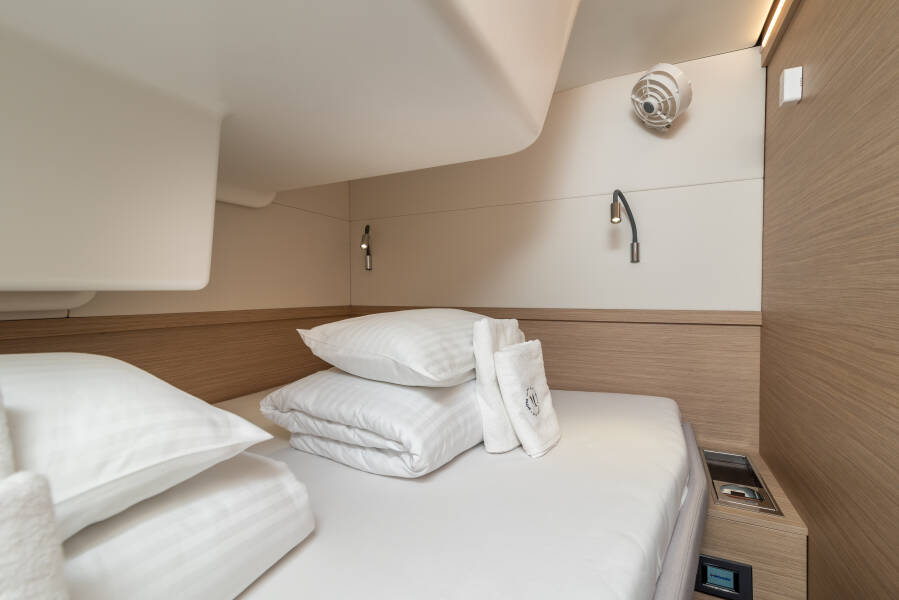 Lagoon 51 | Moonshadow