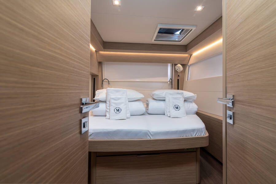 Lagoon 51 | Moonshadow