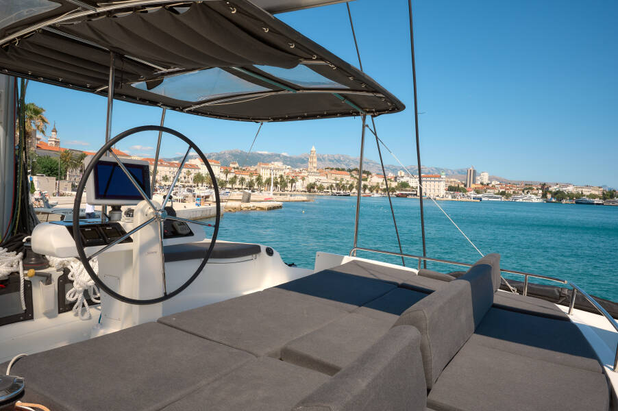 Lagoon 52 F  | Akana