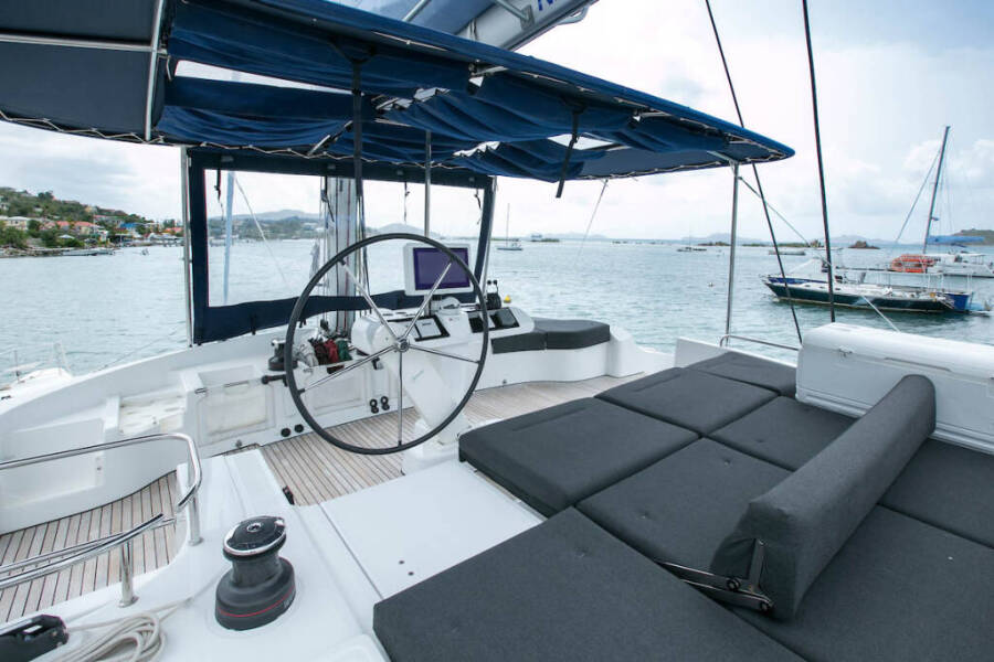 Lagoon 52 F  | Akana