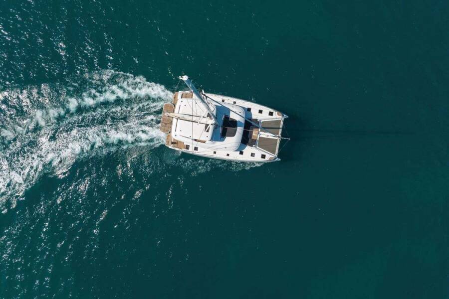 Lagoon 55 | Champagne Please