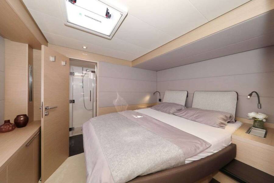 Lagoon 55 | Champagne Please