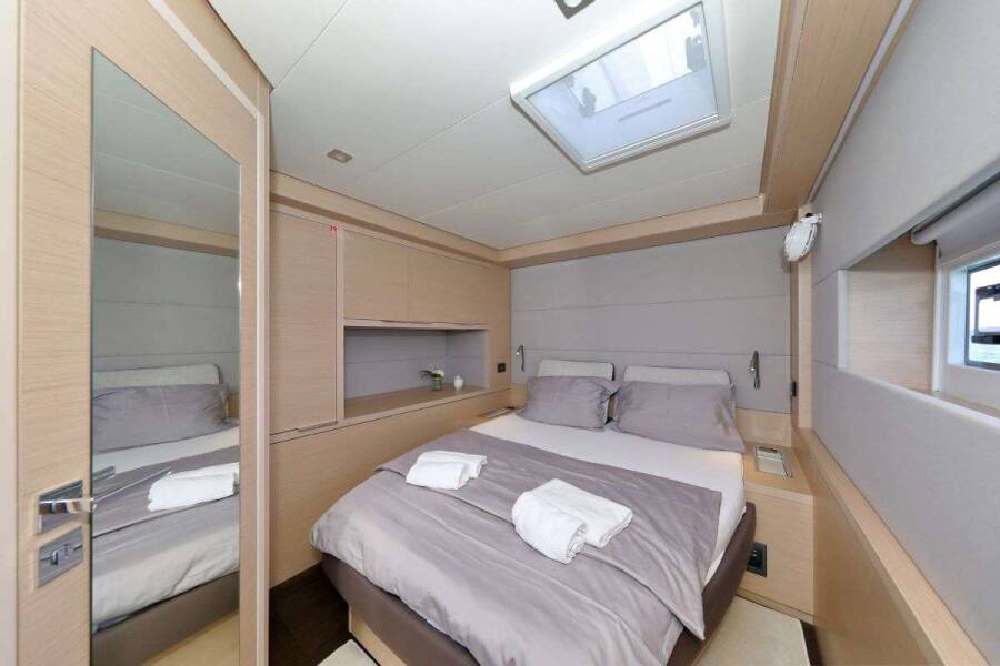 Lagoon 55 | Champagne Please