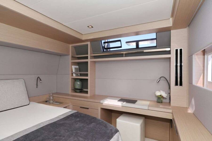 Lagoon 55 | Champagne Please