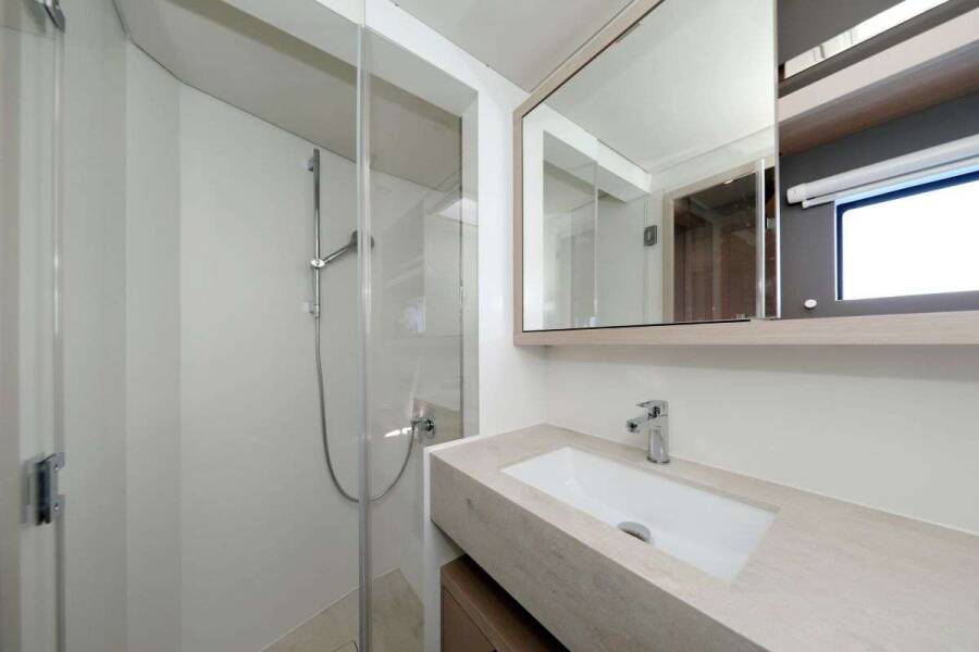 Lagoon 55 | Champagne Please