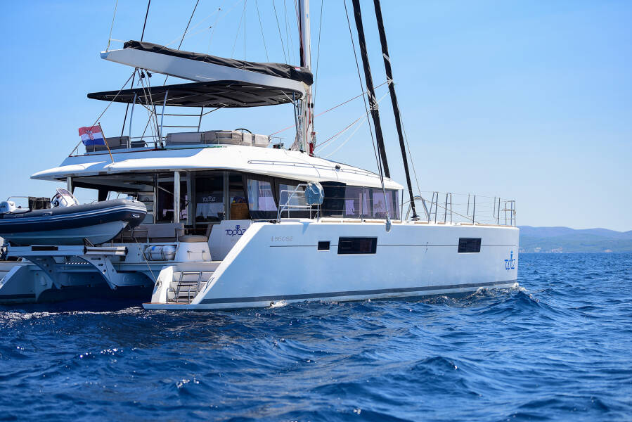 Lagoon 560  | Topaz
