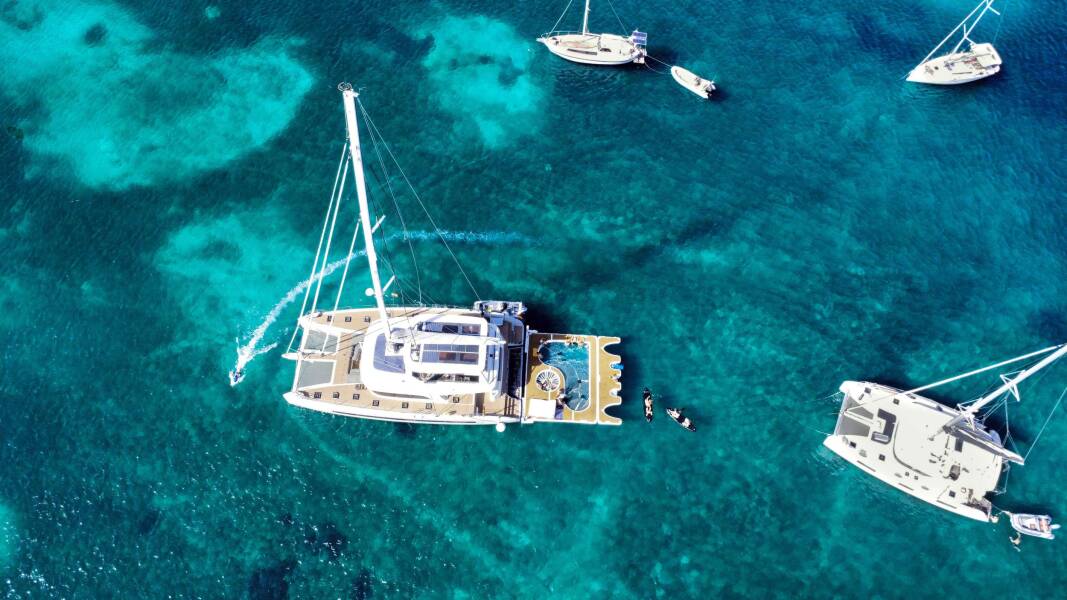 Lagoon Sixty 5 | TriWing Endor