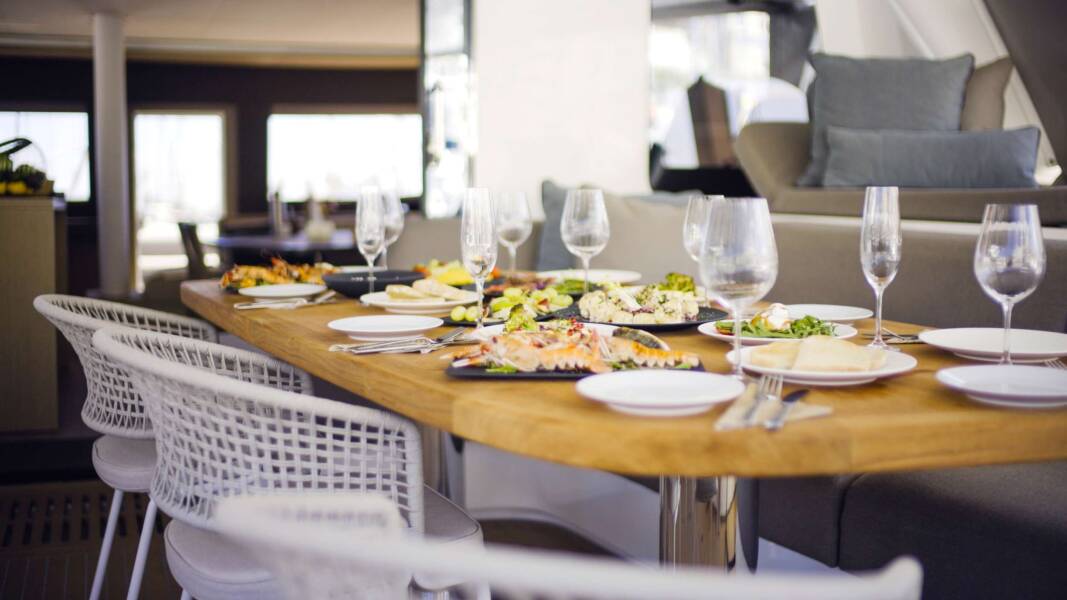 Lagoon Sixty 5 | TriWing Endor