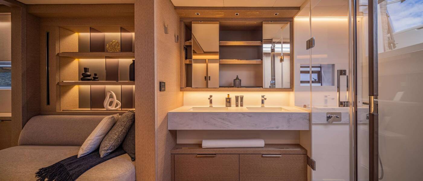 Lagoon Sixty 5 | TriWing Endor