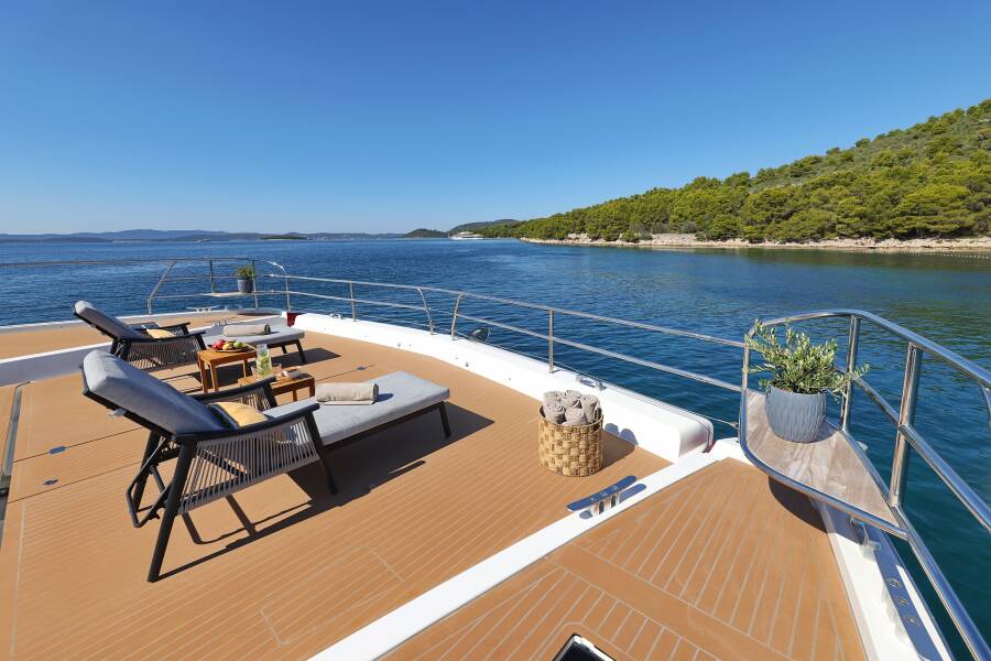 Lagoon Sixty 7 | Mastermind