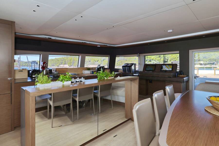 Lagoon Sixty 7 | Mastermind