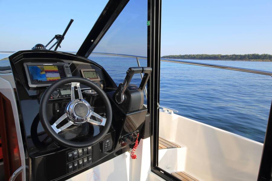 Merry Fisher 895 Offshore  | Salty Kiss