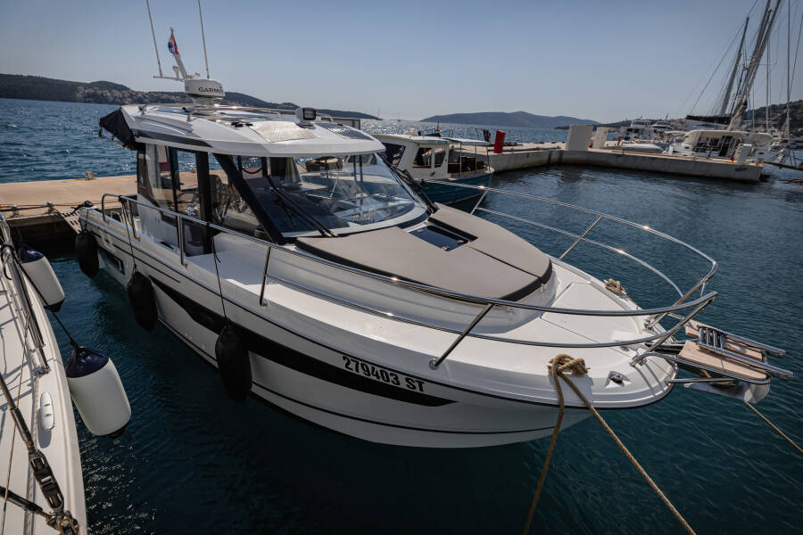 Merry Fisher 895 Offshore  | Shearwater