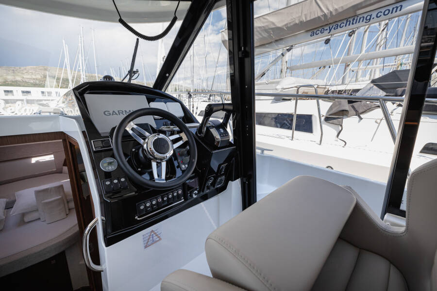 Merry Fisher 895 Offshore | Shearwater