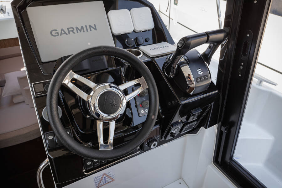 Merry Fisher 895 Offshore  | Shearwater