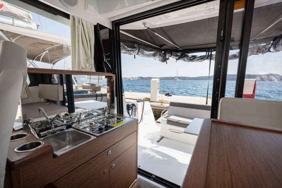 Merry Fisher 895 Offshore  | Shearwater