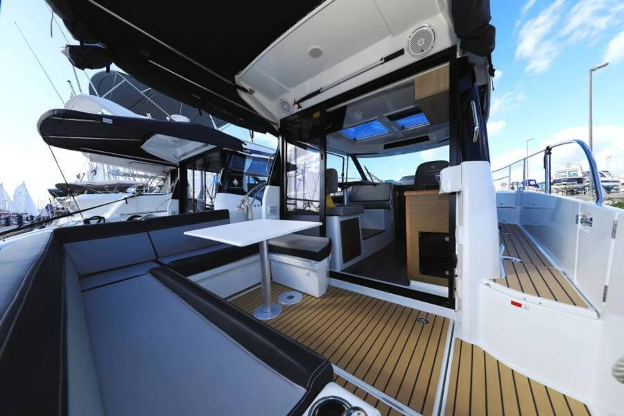 Merry Fisher 895 | Time Out