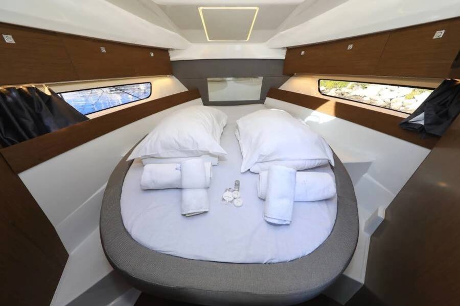 Merry Fisher 895 | Time Out