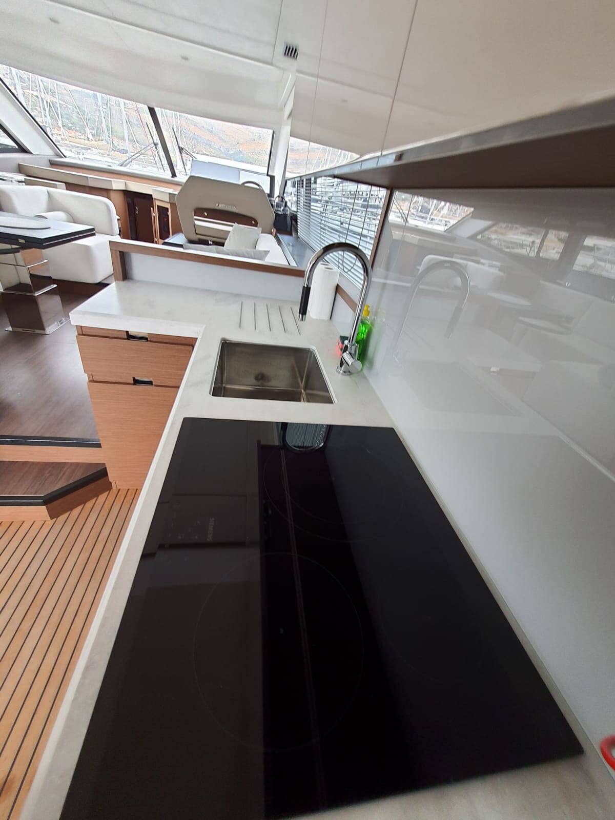 Monte Carlo 52  | Nora
