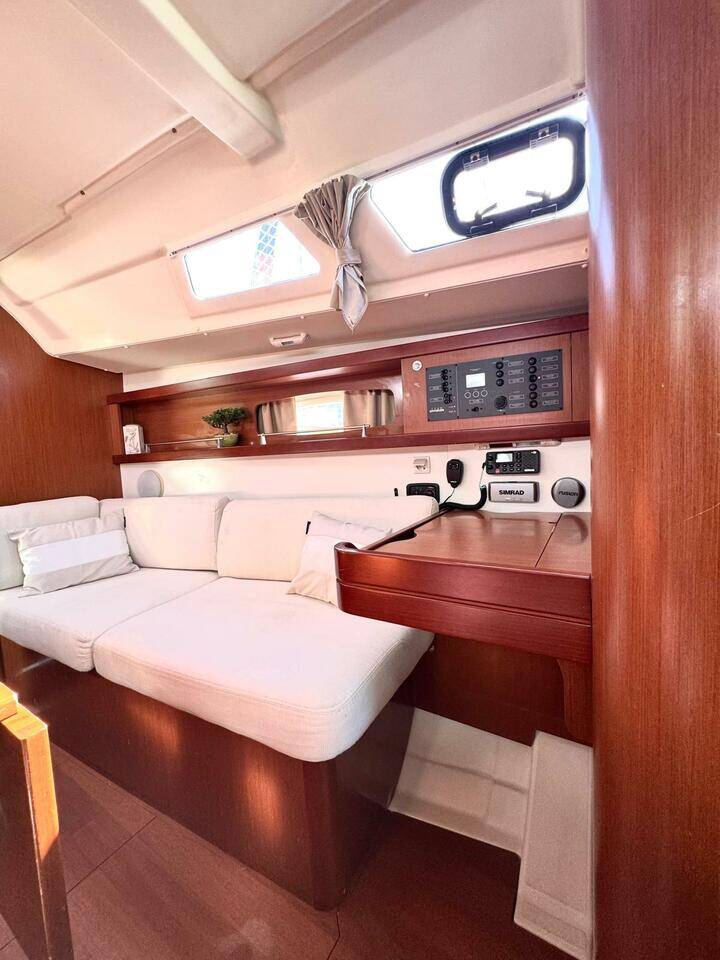Oceanis 34  | Finia