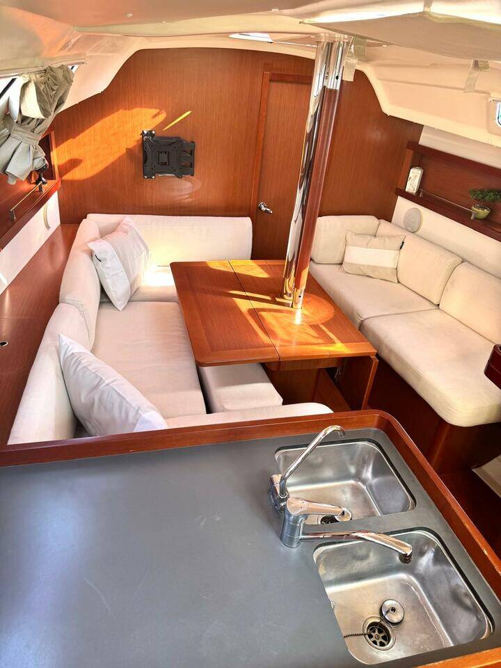 Oceanis 34  | Finia