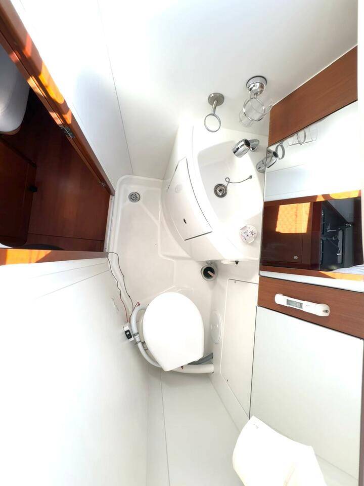 Oceanis 34  | Finia