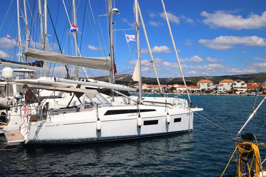 Oceanis 34.1  | Ka Nani