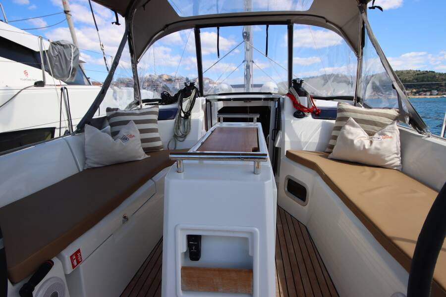 Oceanis 34.1  | Ka Nani