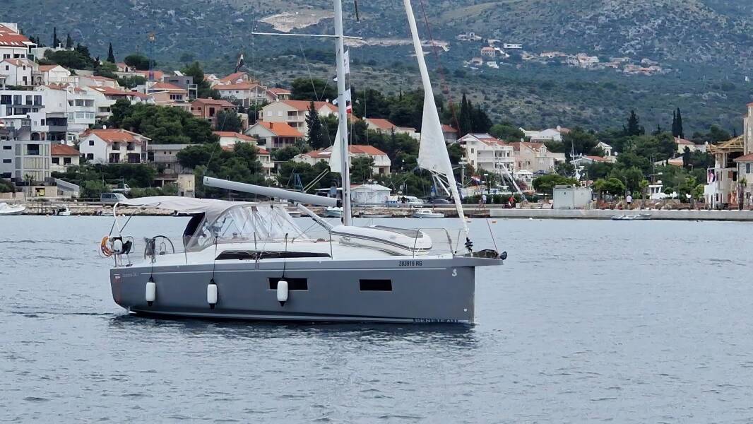 Oceanis 34.1  | Loy