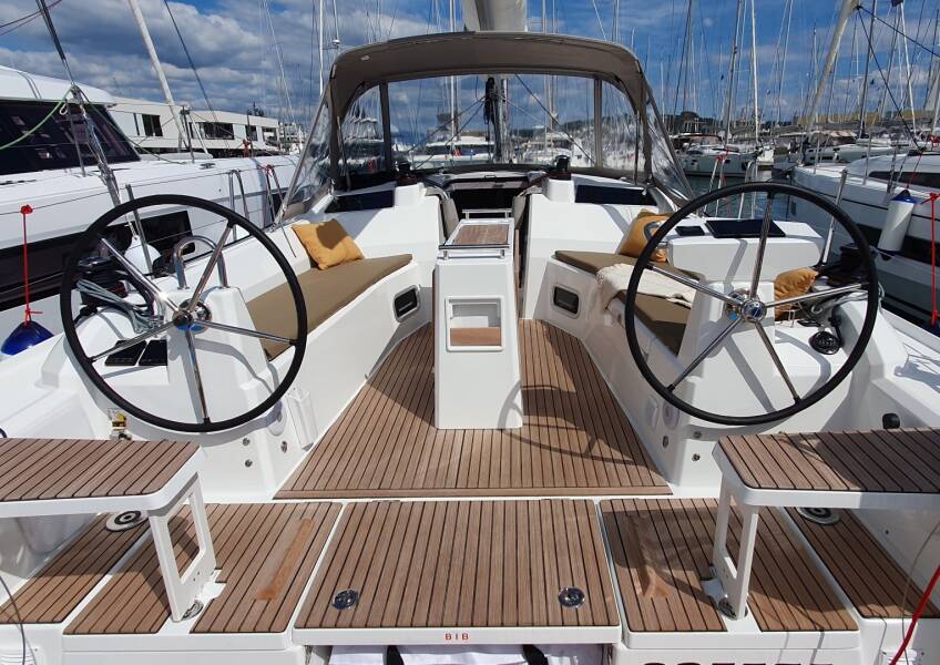 Oceanis 37.1  | Breeze