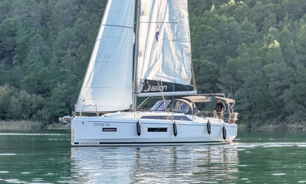 Oceanis 37.1 | First Dream