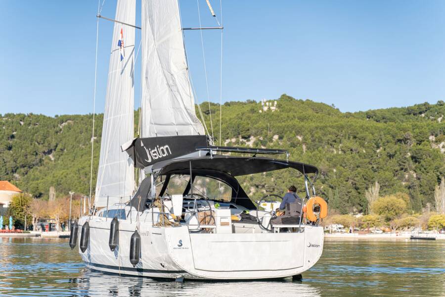 Oceanis 37.1 | First Dream