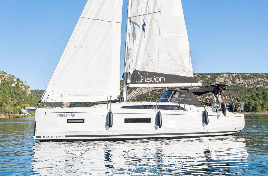 Oceanis 37.1 | First Dream