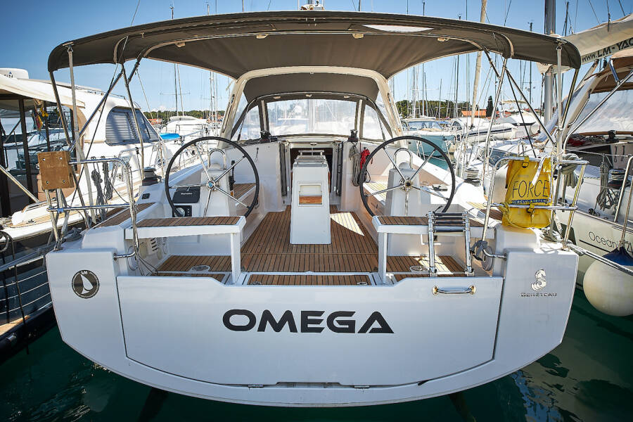 Oceanis 38  | Omega