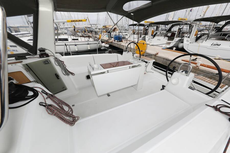 Oceanis 38  | One