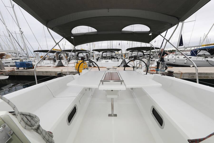 Oceanis 38  | One