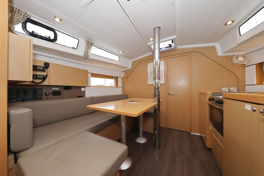 Oceanis 38  | One