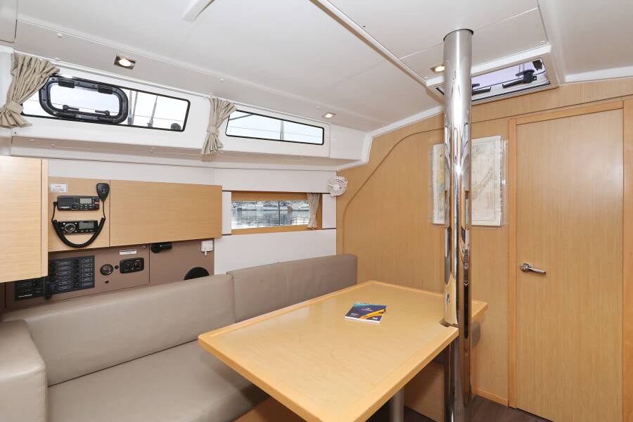 Oceanis 38  | One
